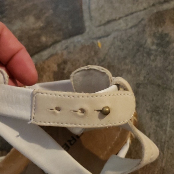 Merrell sandles - Picture 2 of 3